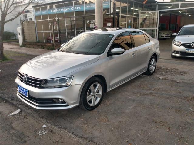 Volkswagen Vento 2.5 Advance Plus MTcv) (my16)