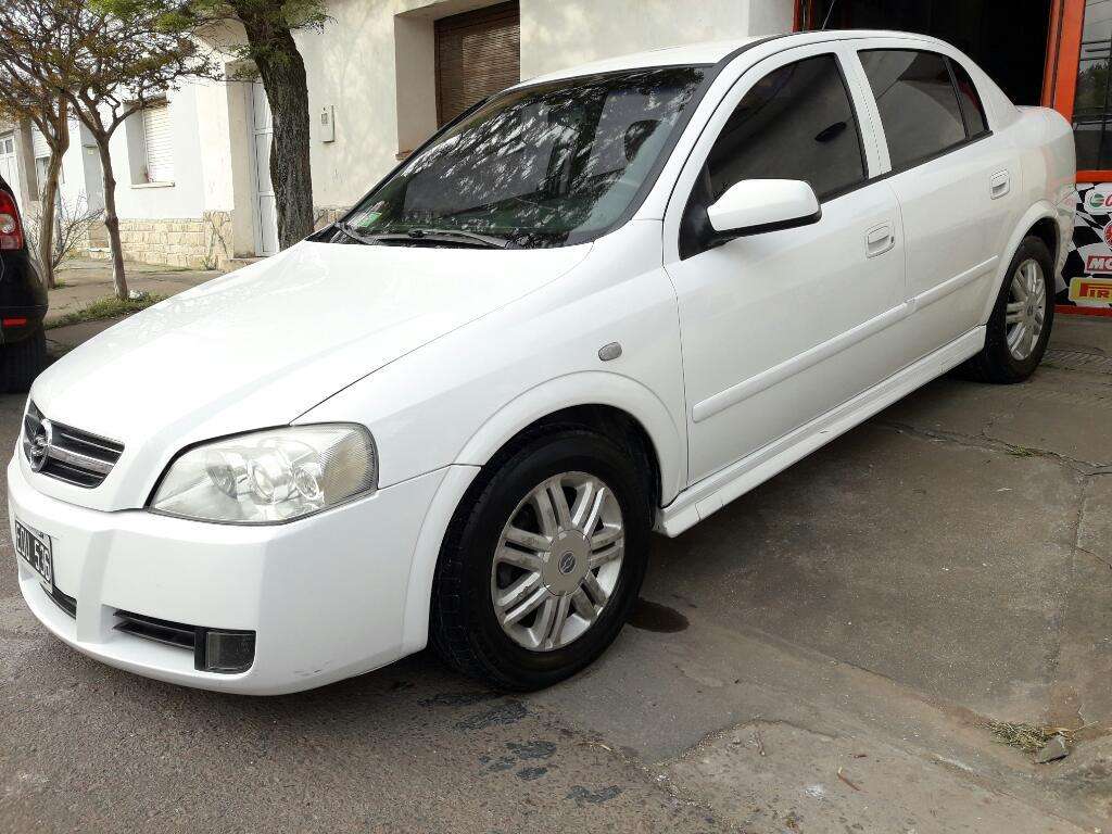 Astra Gls 2.0 Nafta / Permuto.