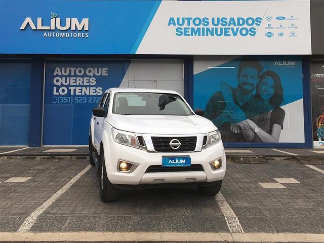 Nissan NP300 Frontier C/Doble Diesel 2.3 SE 4x2 MTcv)