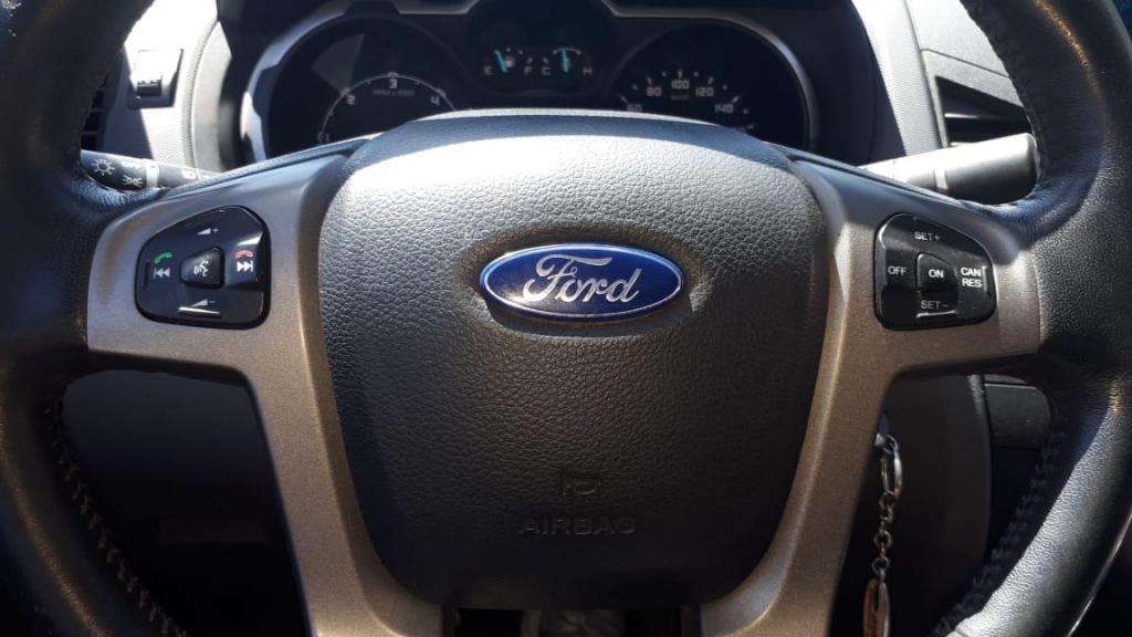 Vendo o permuto Ford F100 XLT  impecable
