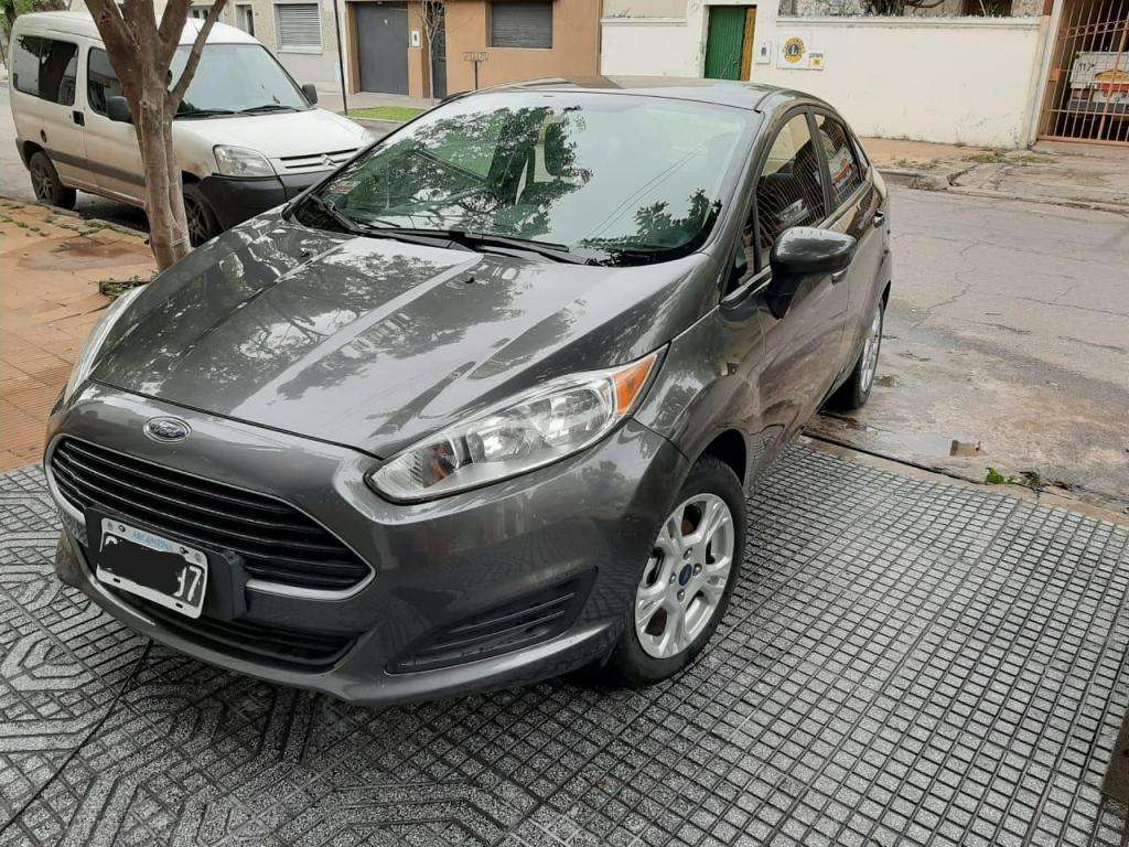 Ford fiesta kinetic sedan excelente