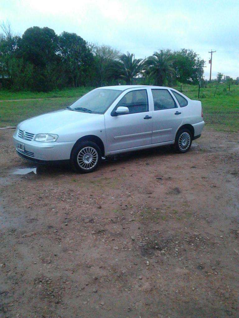 Volkswagen Polo 1.6 nafta  con km - Juan