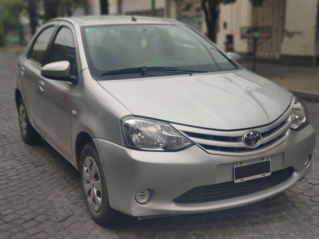 Toyota Etios 4P XS