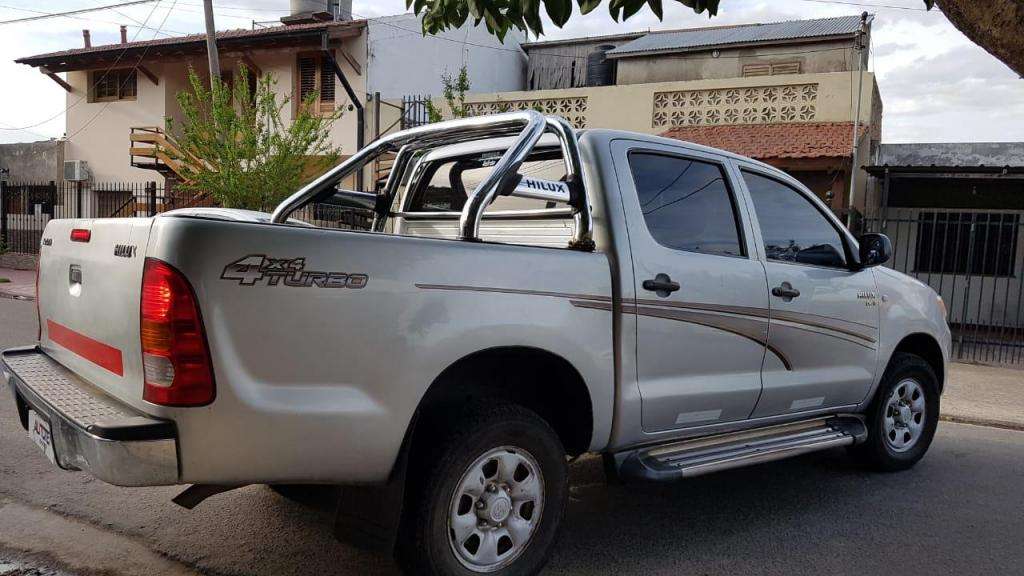 Toyota Hilux 4x4 año  full 2.5 permuto