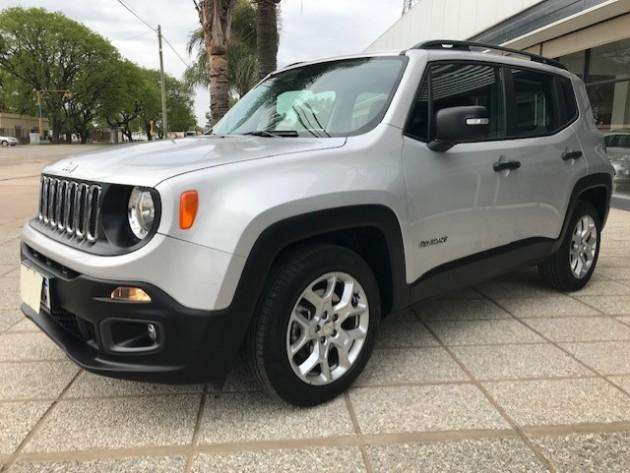 jeep renegade at6 sport  solo de 9 a 12 y de 16 a 