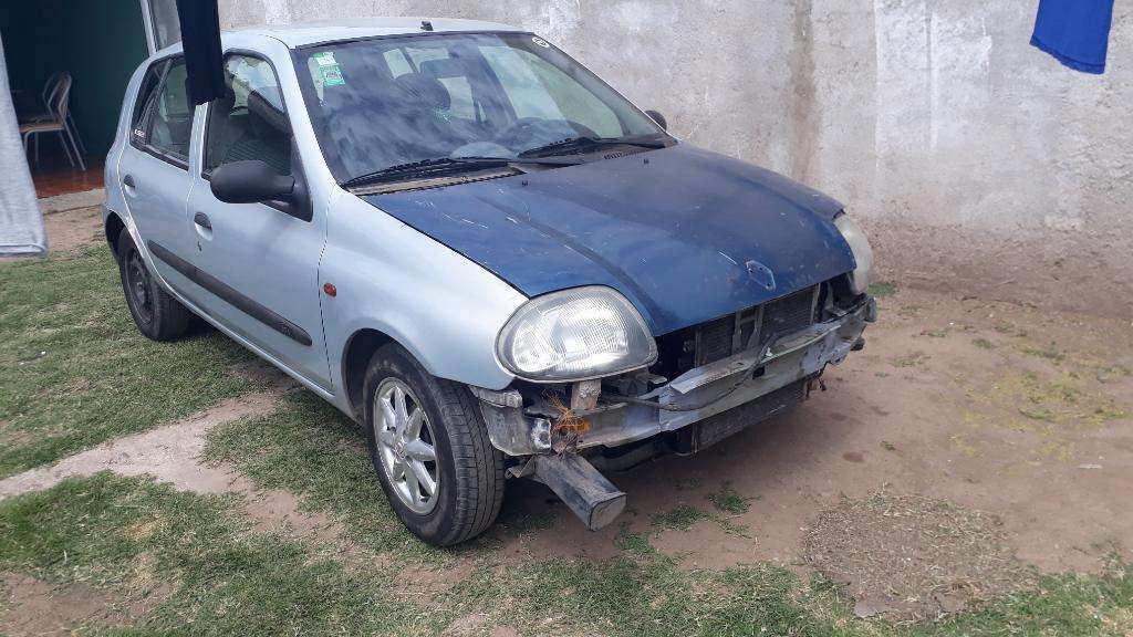 Vendo Clio Chocado