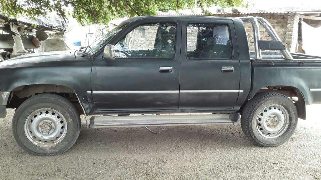 Vendo Hilux Modelo 99