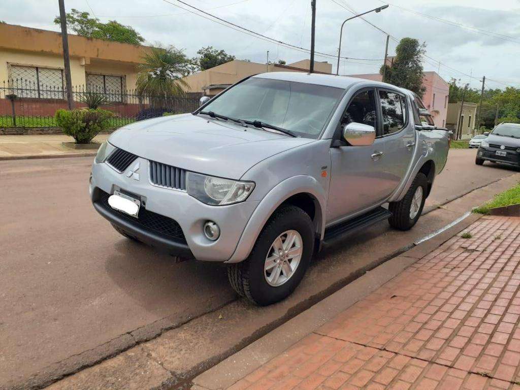 MITSUBISHI L200 Triton HEP 3.2 CR DC IMPECABLE! Solo