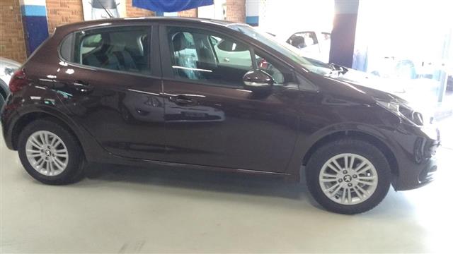 Peugeot 208 (Línea nueva) 1.6 Allure MTcv)