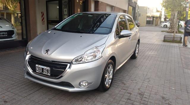 Peugeot v Nafta Allure Touch (90cv)