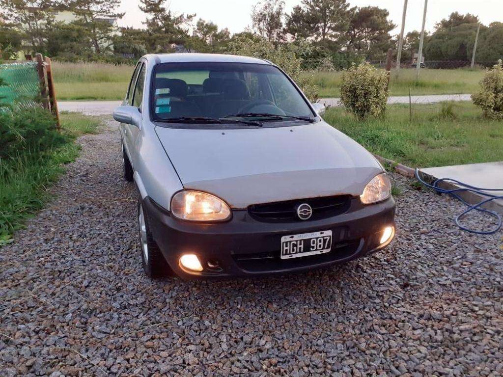 Vendo corsa full cdetalles leves de chapa precio razonable