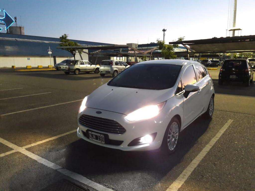 Impecable Ford Fiesta Kinetic Titanium