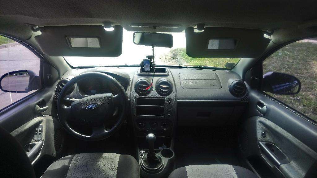 Vendo Ford Fiesta Max  con Gas