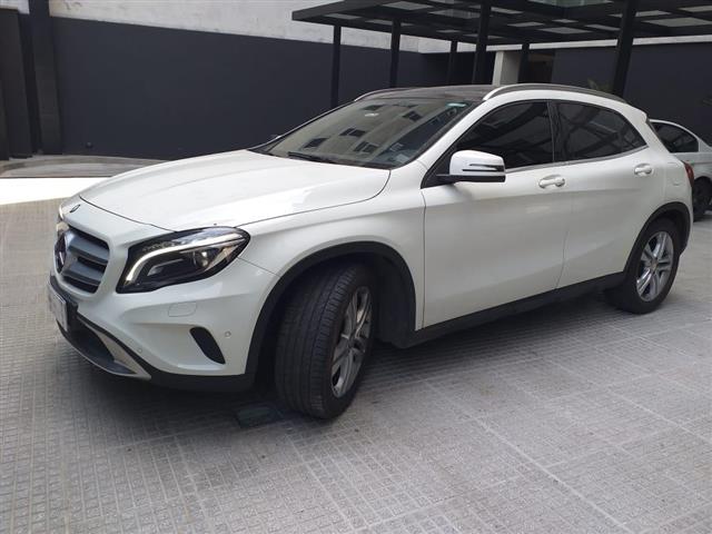 Mercedes-Benz GLA 200 AT7 Urban