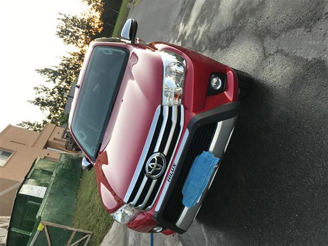 Toyota Hilux Cabina Doble SRV 2.8 Diesel 4x4 ATcv)